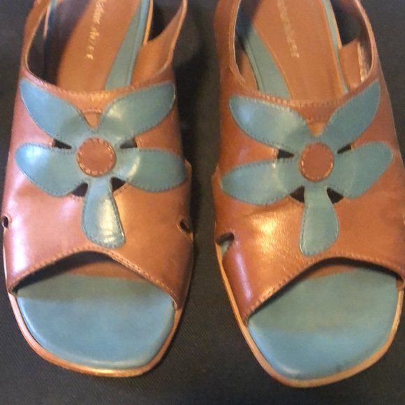 Ladies leather naturalizer sandals Size 6 - Picture 2 of 5